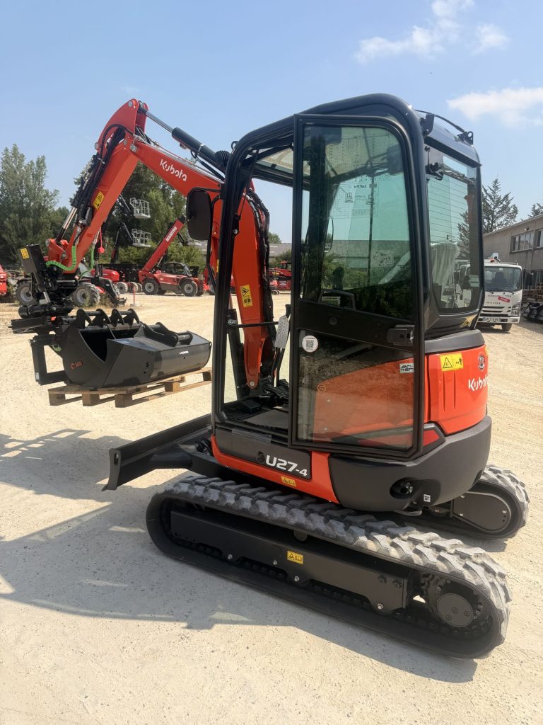 Mini-pelle Kubota U27-4 avec tiltrotateur Steelwrist — 2GTP