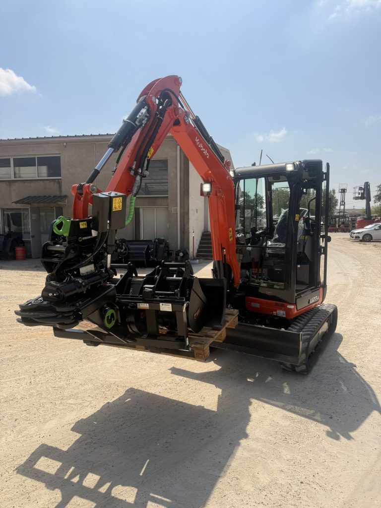 Mini-pelle Kubota U27-4 avec tiltrotateur Steelwrist — 2GTP