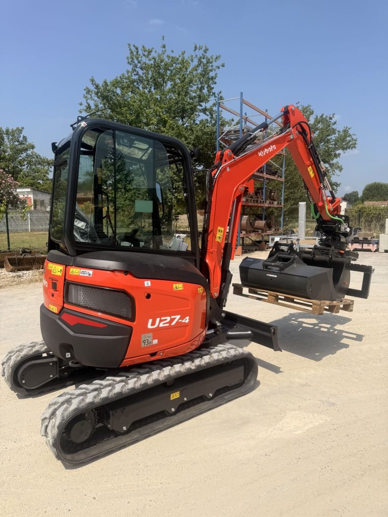 Mini-pelle Kubota U27-4 avec tiltrotateur Steelwrist — 2GTP